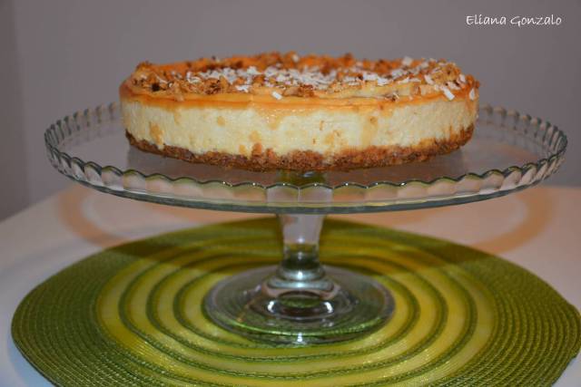 tarta de queso con chocolate blanco y avellanas