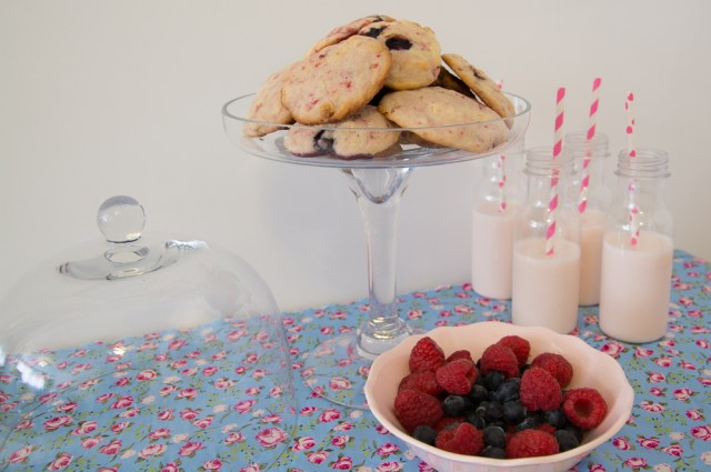 Galletas de frutos del bosuqe y chocolate blanco