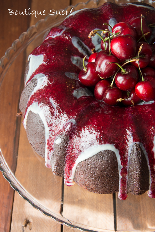 Bundt Cake de Chocolate Negro y Cerezas